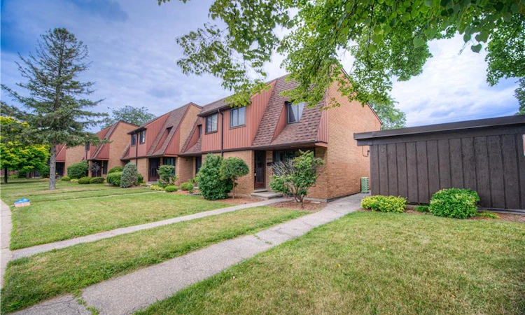 21-112 Kingswood Drive