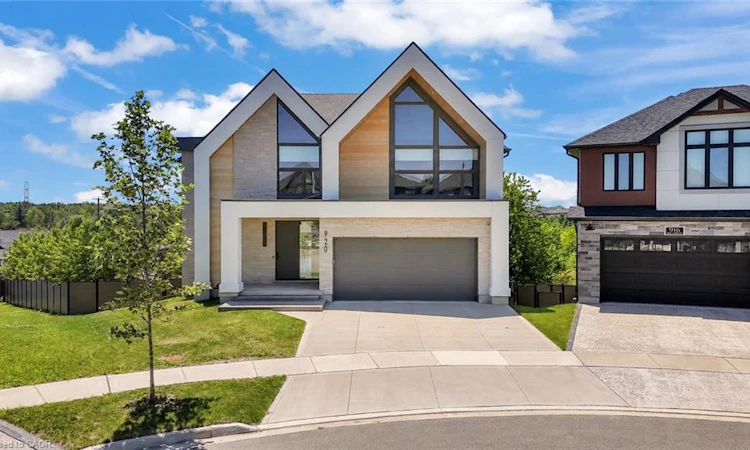 920 Thomas Pedder Court