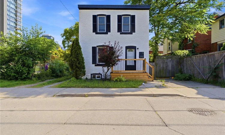 73 Peter Street
