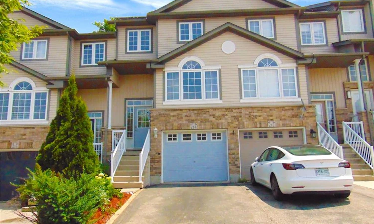 214 Snowdrop Crescent