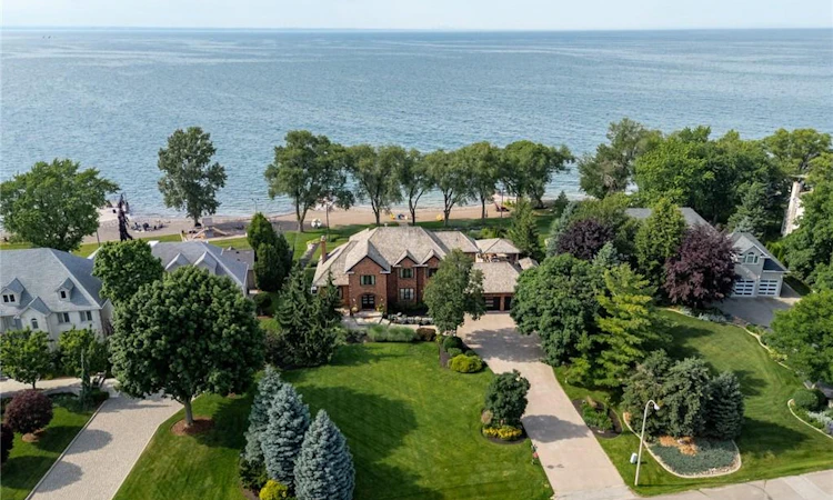 17 Lochside Drive
