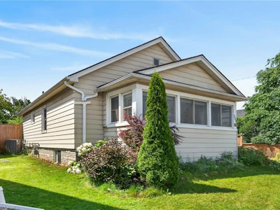 208 Carlton Street - 4