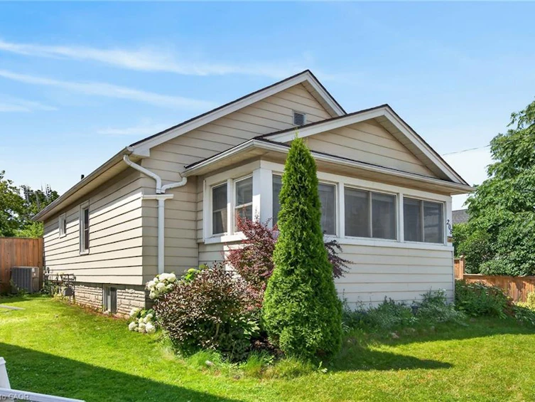 208 Carlton Street, St. Catharines, ON, L2R 1S6 - 4
