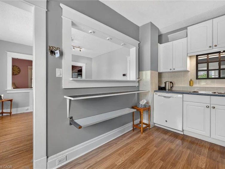 208 Carlton Street, St. Catharines, ON, L2R 1S6 - 9
