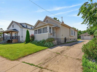 208 Carlton Street - 2