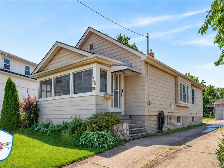 208 Carlton Street, St. Catharines, ON, L2R 1S6