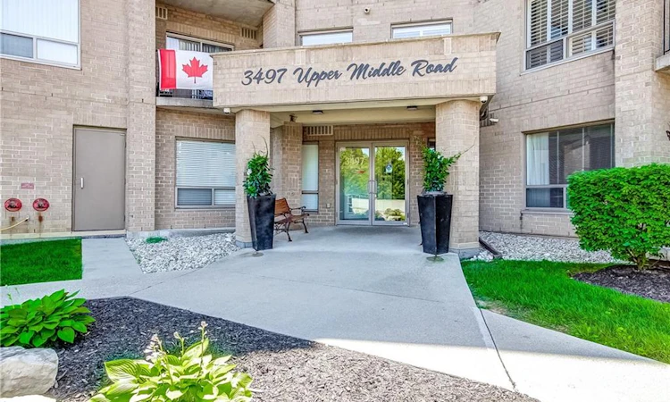 505-3497 Upper Middle Road