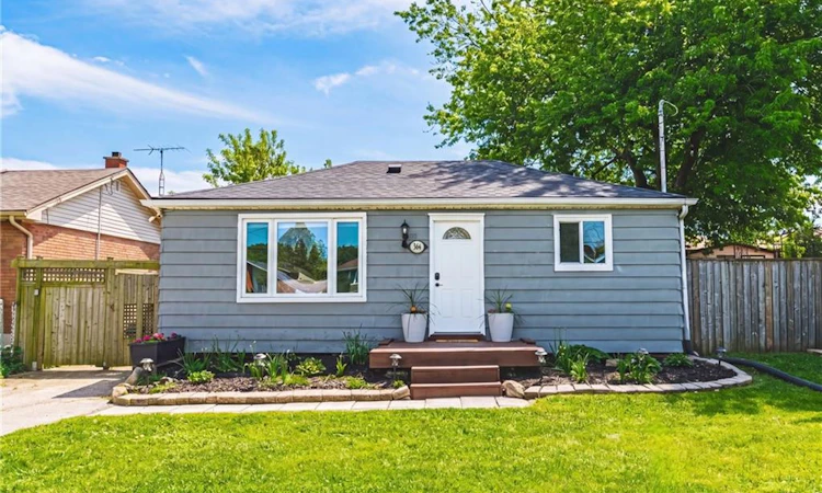 546 Mohawk Road E