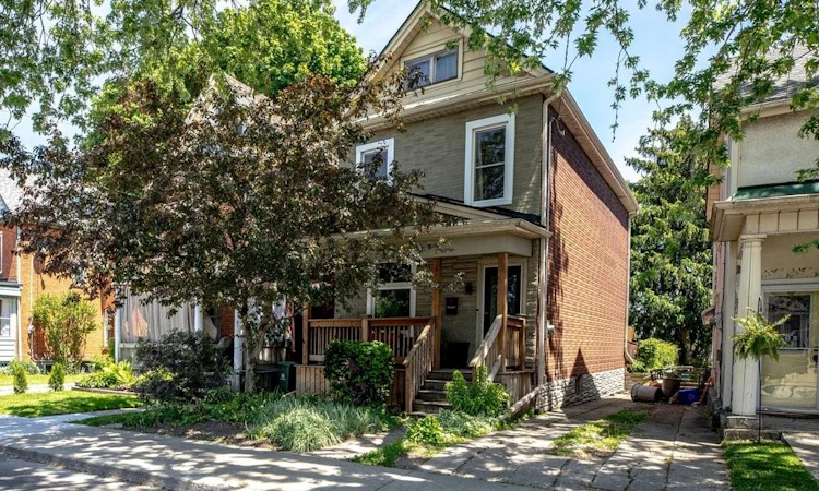 148 Dundurn Street N