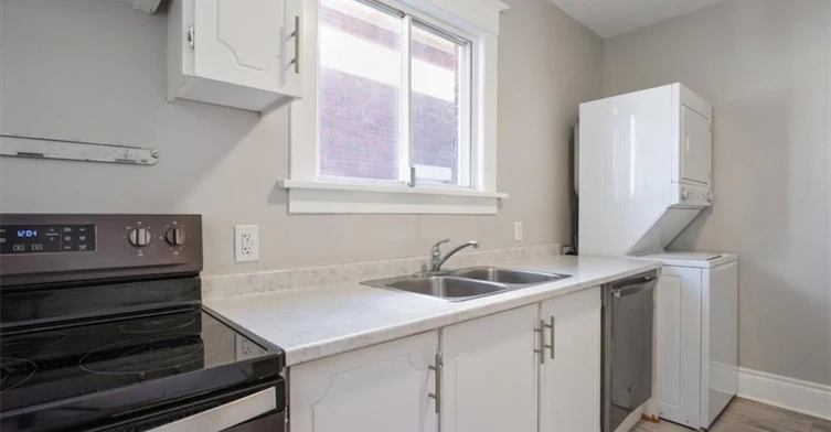 Main-3 Carleton Street S, Thorold, ON, L2V 1Z5 - 12