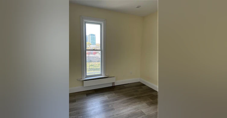 125 Wellington Street S, Cambridge, ON, N1R 3Y8 - 4