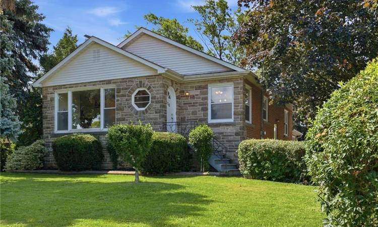 226 Highway 8 Avenue