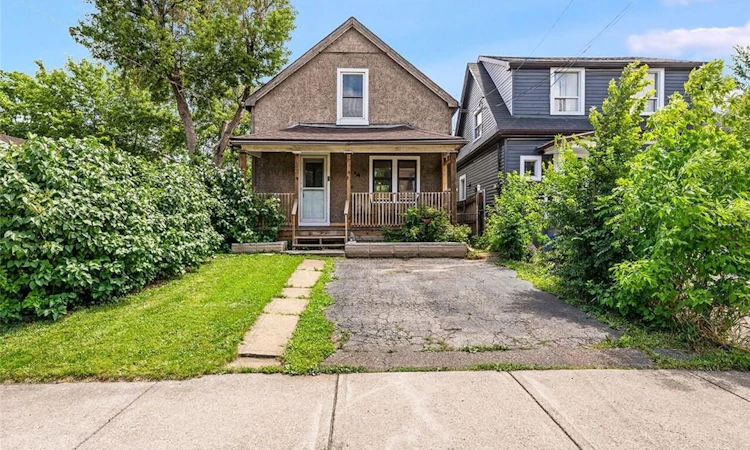 52 Stapleton Avenue N