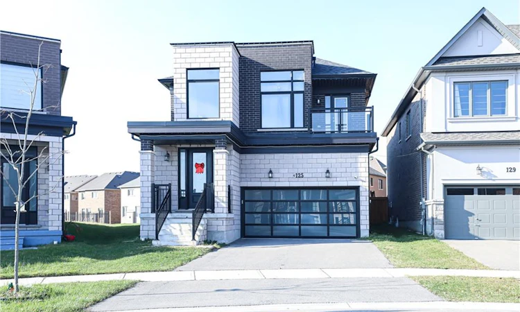 125 Silverwood Crescent