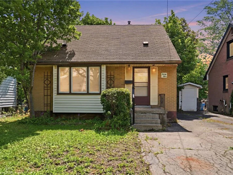 34 Eaton Place, Hamilton, ON, L8H 1N7