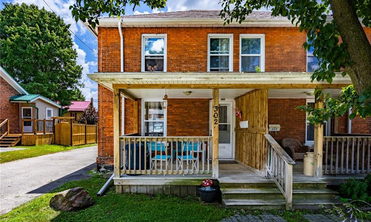 302 Simcoe Street