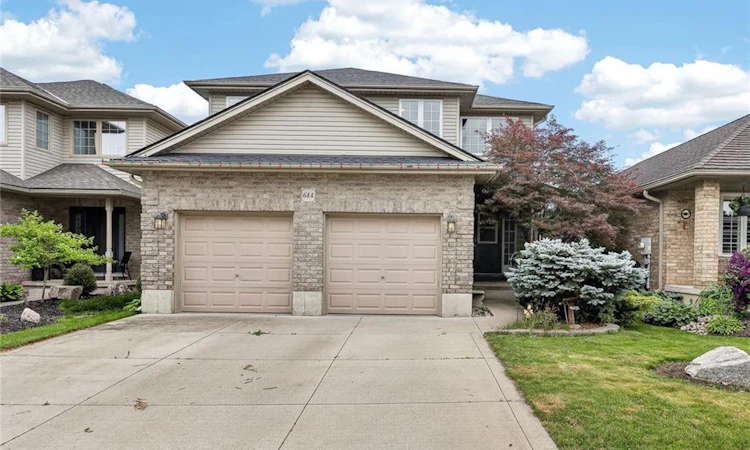 644 Hummingbird Crescent