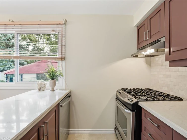 69 Fairway Drive, Hamilton, ON, L8K 5L6 - 12