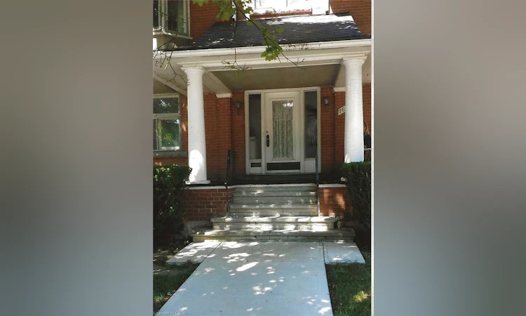 16 Wellington Street E