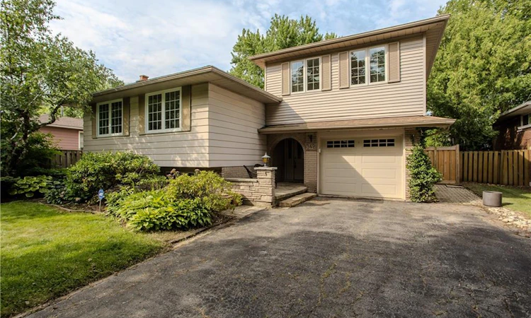 342 Bryant Crescent