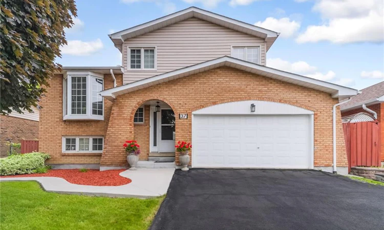 37 Blackthorn Lane