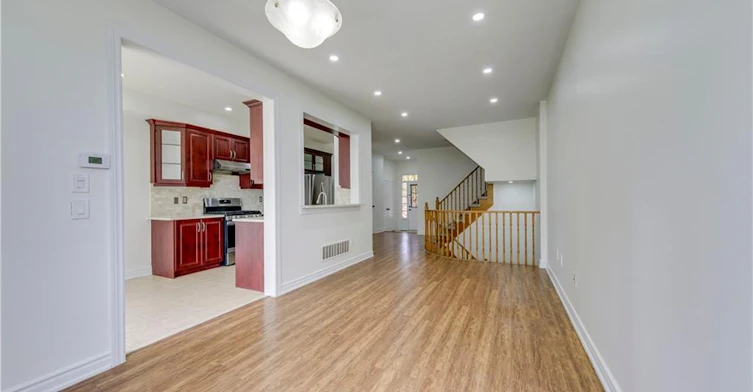 3332 Angel Pass Drive, Mississauga, ON, L5M 7K2 - 5