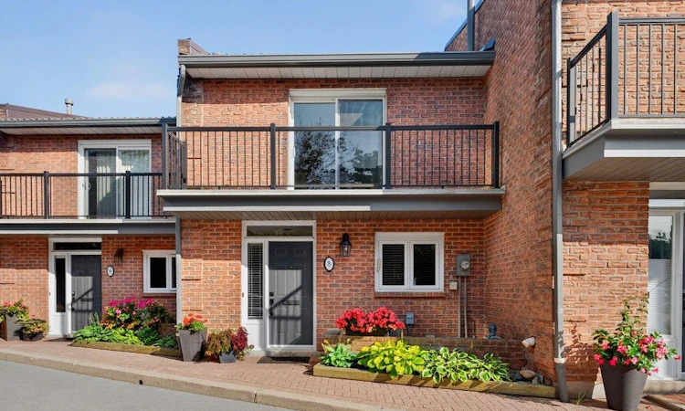 8-2136 Old Lakeshore Road