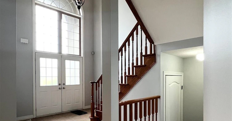 11 Armour Crescent, Hamilton, ON, L9K 1S1 - 2