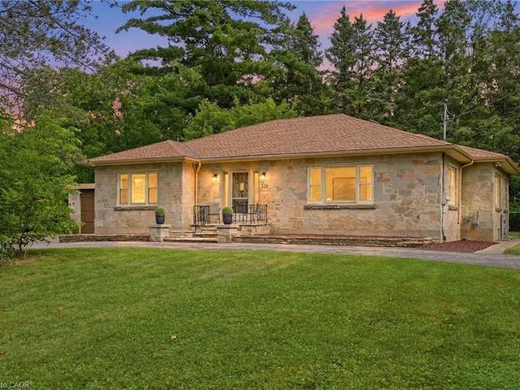 326 Old Brock Road, Hamilton, ON, L9H 5H6