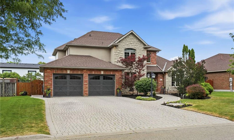5 Manor Crescent