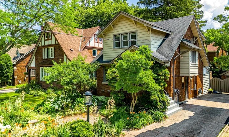 100 Dalewood Crescent