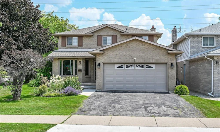 3 Ridgemount Drive