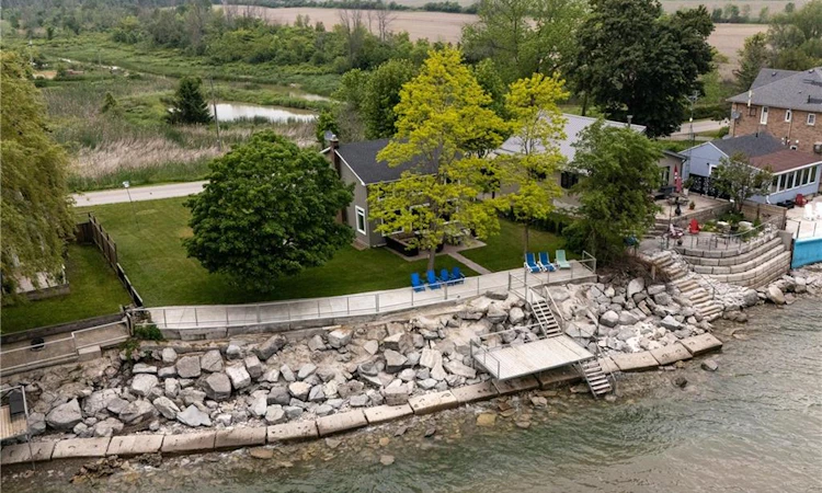 2118 Lakeshore Road