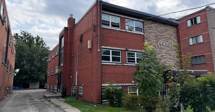 8-1250 Fennell Avenue E, Hamilton, ON, L8T 1T4 - 2
