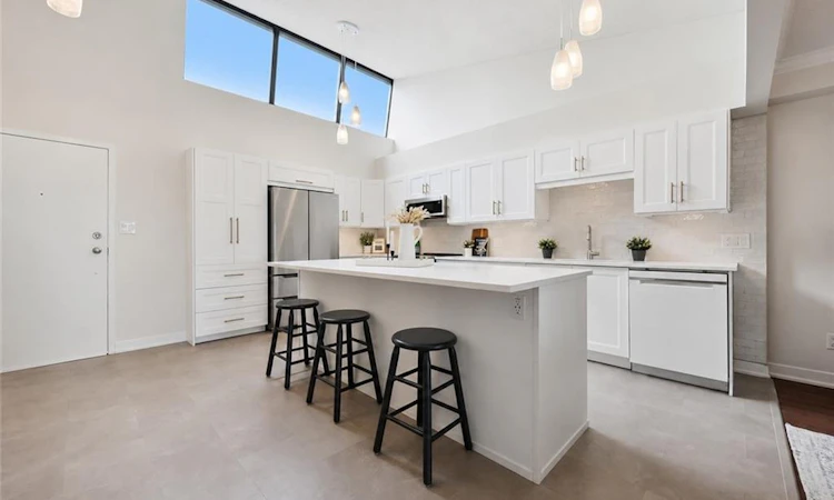 PH2-260 Sheldon Avenue N