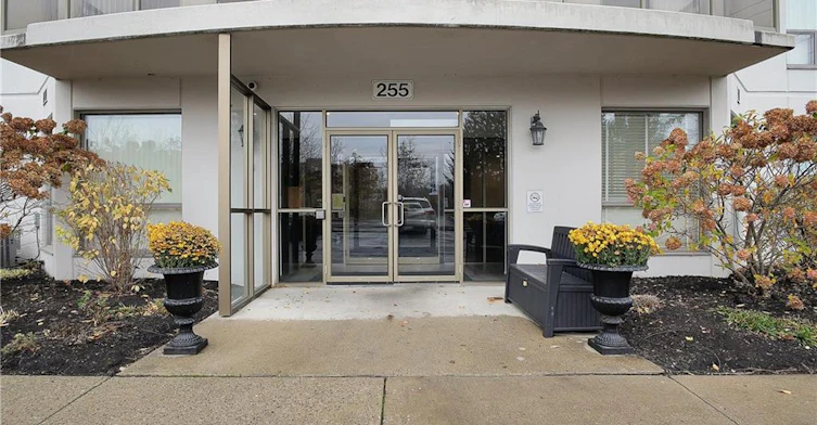 303-255 Keats Way, Waterloo, ON, N2L 6N6 - 16