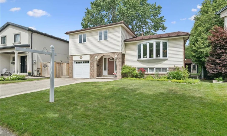 495 Tipperton Crescent