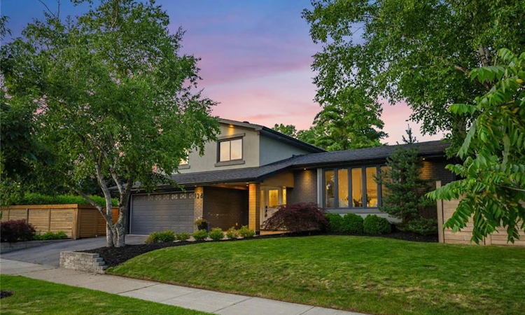 134 Fairwood Place W