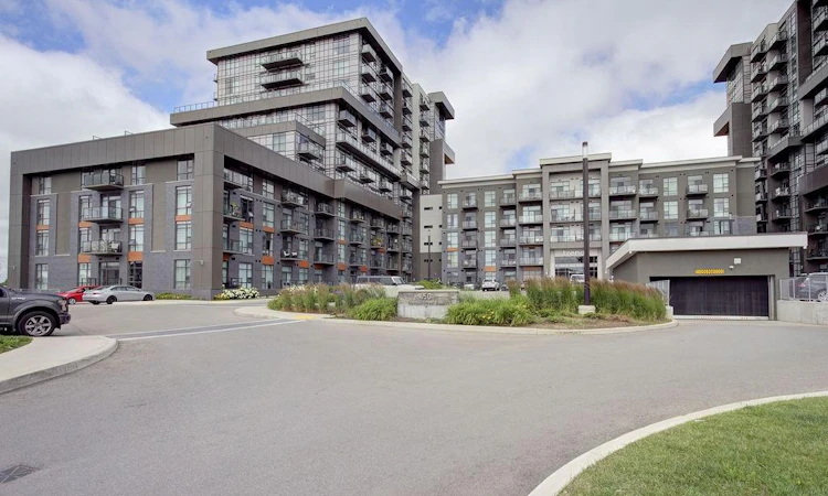 110-450 Dundas Street E