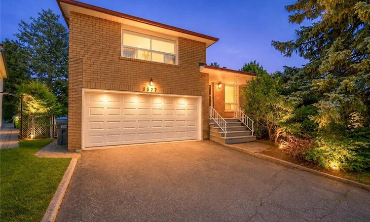 3577 Bluestream Crescent