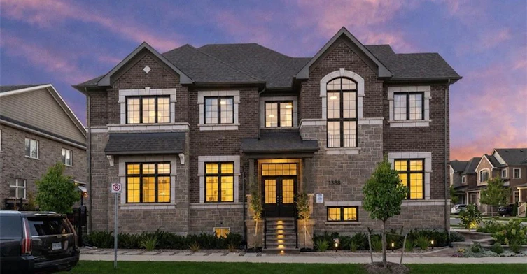 1388 Aymond Crescent, Oakville, ON, L6H 7W9