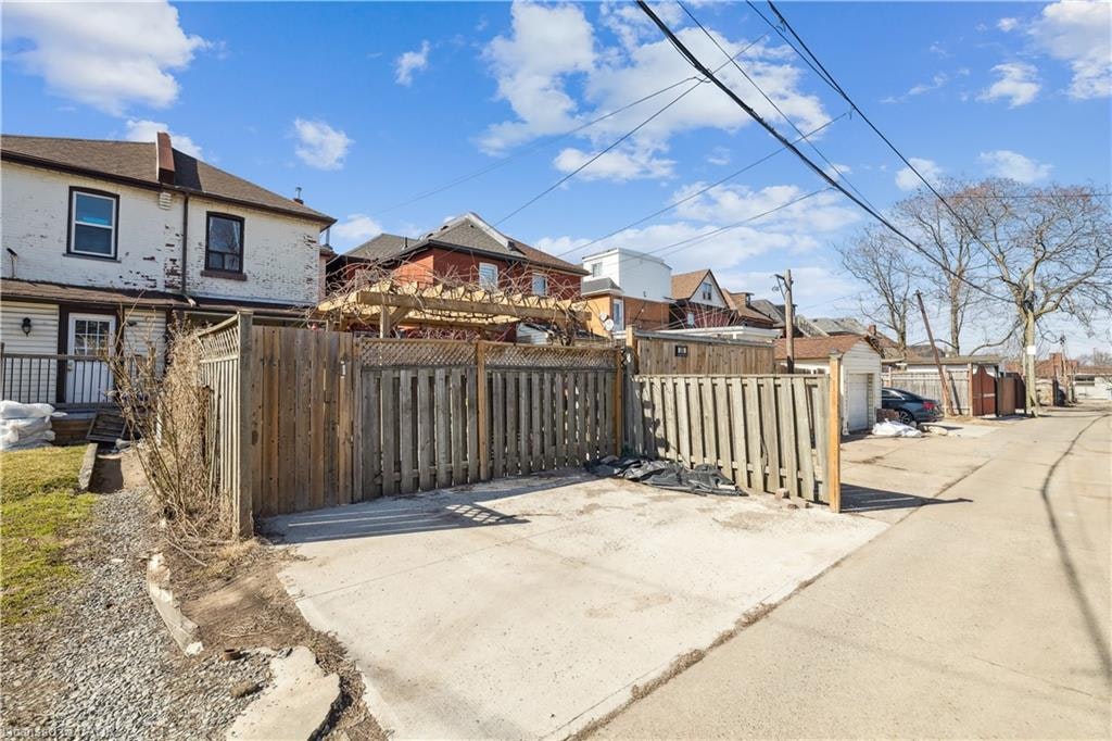 28 St Matthews Avenue, Hamilton, ON, L8L 5P3 - 33