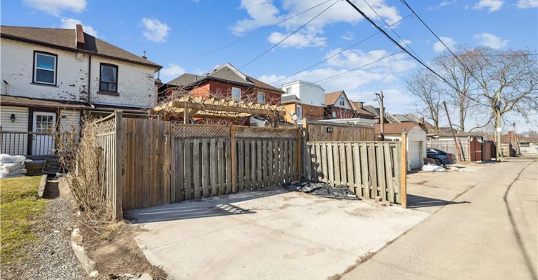 28 St Matthews Avenue, Hamilton, ON, L8L 5P3 - 33