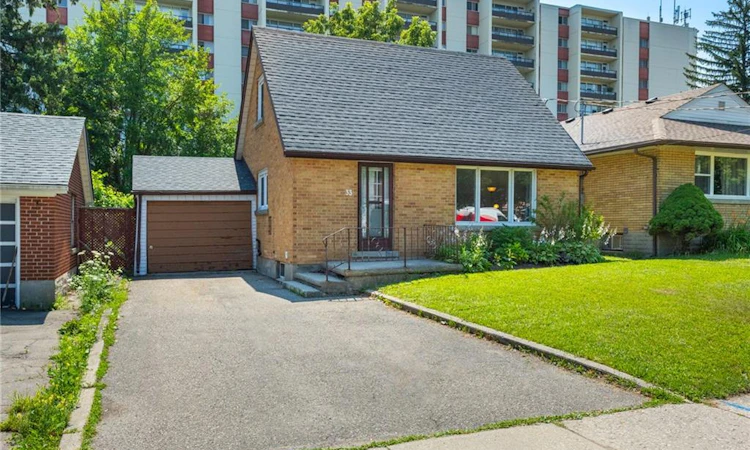 33 Belmont Avenue E