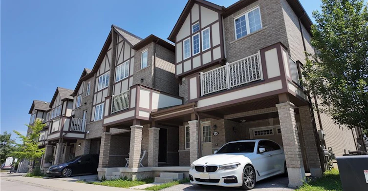 64-22 Spring Creek Drive, Hamilton, ON, L8B 1V7