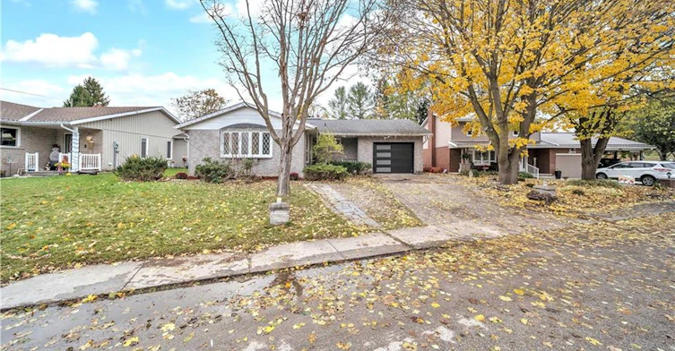 5 Centennial Drive, Brockton, ON, N0G 2V0 - 2