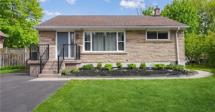 Lower-13 Beaucourt Place, Hamilton, ON, L8S 2P8