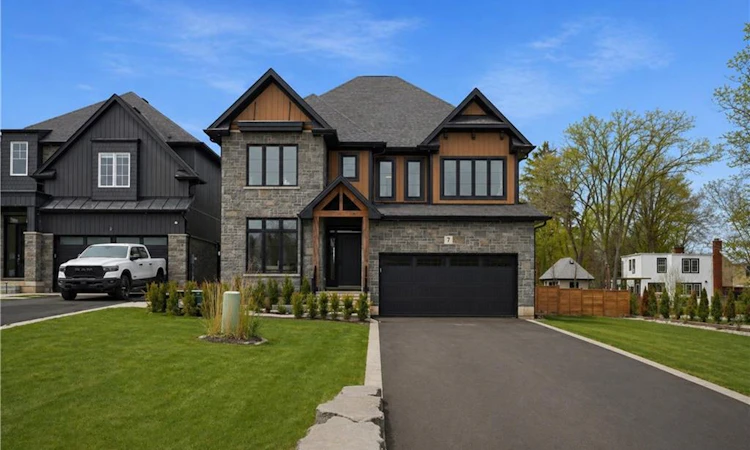 7 Bartlett Avenue