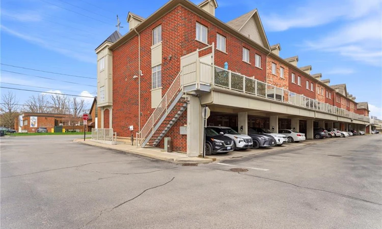 32-362 Plains Road E
