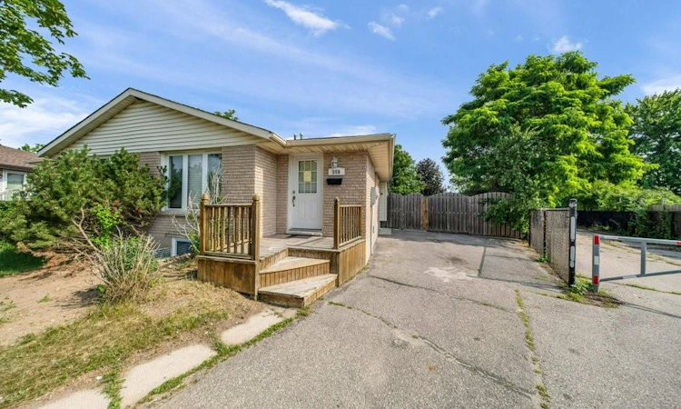 959 Langs Circle
